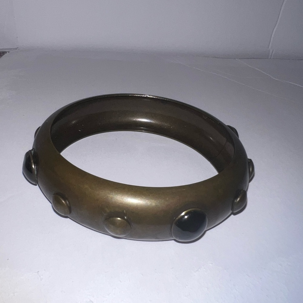 ♦️ Chunky brass brutalist bangle bracelet with black‎ enamel knobs